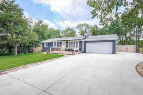 Renovated oasis, 4 Bedroom/outdoor dining